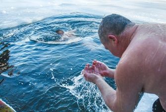 Крещение: у рек и озер будут дежурить почти 2 тысячи спасателей