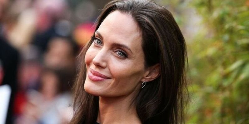 Джоли закрутила роман с голливудской красоткой, всплыли подробности: «Всегда ее привлекала»