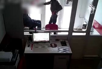 В России школьники устроили дикий налет на офис со стрельбой: опубликовано видео