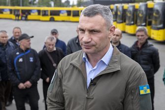 Киев отправляет в Днипро 30 автобусов, десять загрузят гумпопомощью