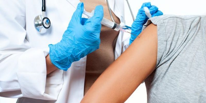 Перший вакцинований – міністр: Таїланд розпочав Covid-імунізацію