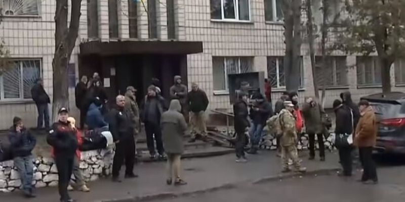 "Прямое нарушение": эксперт рассказал о законе, который должен "обрезать" права украинских защитников