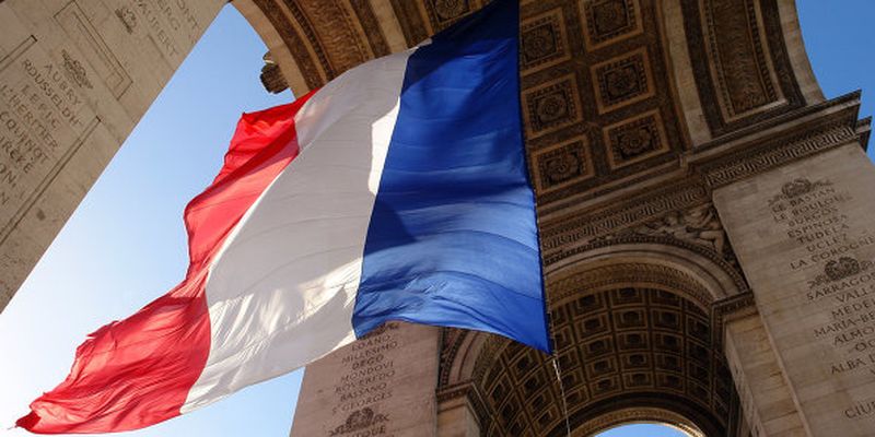 В Париже вместо военного парада 14 июля почтят медиков