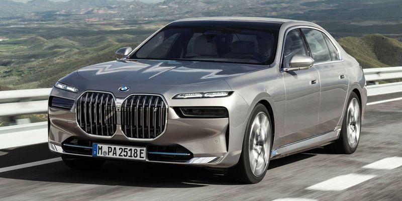 BMW отзывает 14 тысяч своих электромобилей из-за сбоя в электронике