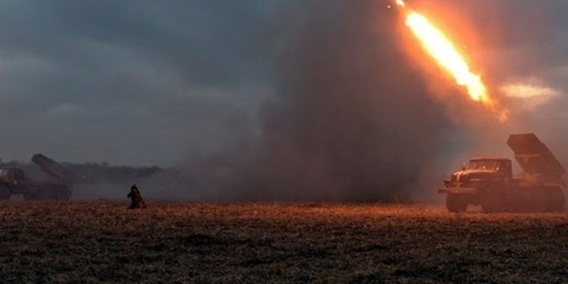 "Запустили две ракеты": ВС РФ нанесли удар по нефтебазе возле Кривого Рога