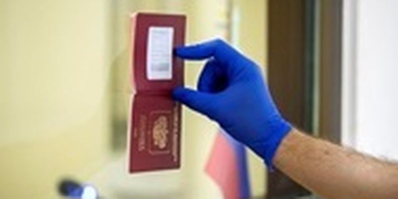 За семь месяцев только 12 россиян получили визы на въезд в Украину