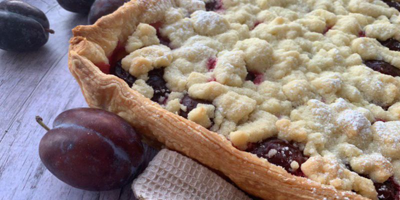 Пиріг з сливами – простий рецепт приготування
