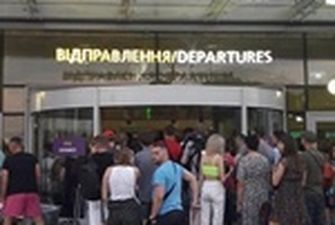 В "Борисполе" снова застряли украинские туристы