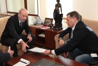 Сущенко передал письмо Макрону