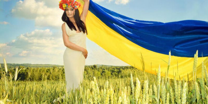 День прапора України: теплі привітання для близьких та друзів