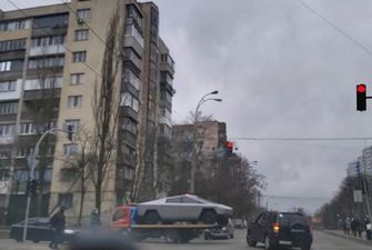 На украинских дорогах заметили пикап Tesla Cybertruck