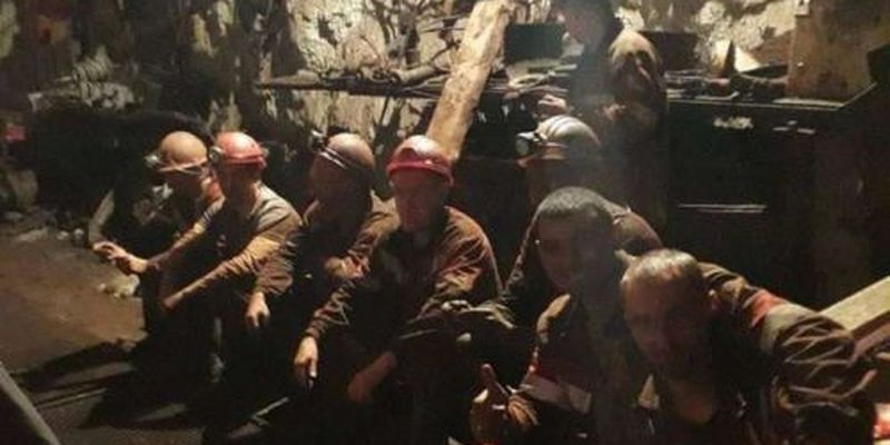 Фініта ля комедія: через погіршений стан здоров'я шахтарі припиняють підземний страйк
