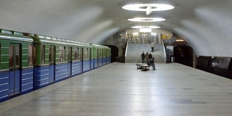 В Харькове в тоннель метро проник неизвестный: движение остановили