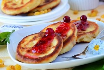 Легкие сырники-пампушки с джемом на завтрак: простой рецепт и советы приготовления/Как легко и быстро приготовить вкусный завтрак для всей семьи