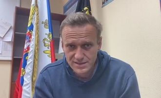 Навальный оспаривает в суде признание его как склонного к побегу