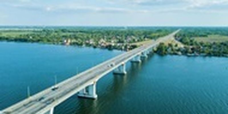 При атаке на мост в Херсоне уничтожена вражеская ПВО - Арестович