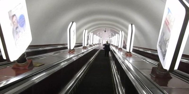 В метро Киева мужчины устроили драку на эскалаторе