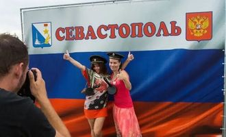 Представитель "новой элиты России" в Севастополе дал ногой в лицо девушке: чем она разозлила. ВИДЕО