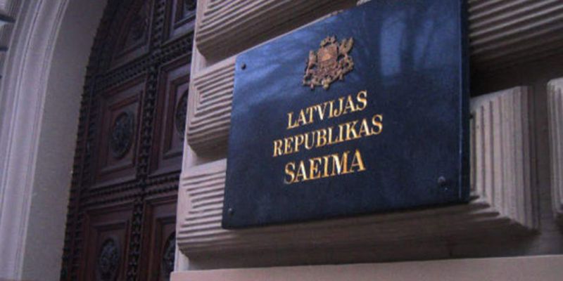 В Латвии официально запретили нацистскую и советскую форму