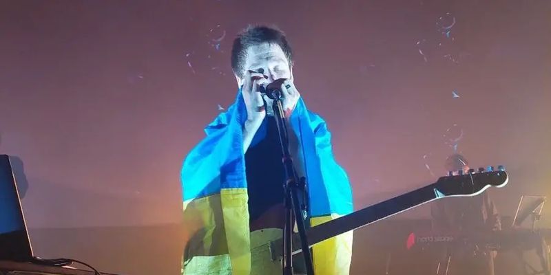Экс-солист YUKO Стас Королев сыграл 6-часовой концерт, собрав 1 млн гривен для ВСУ
