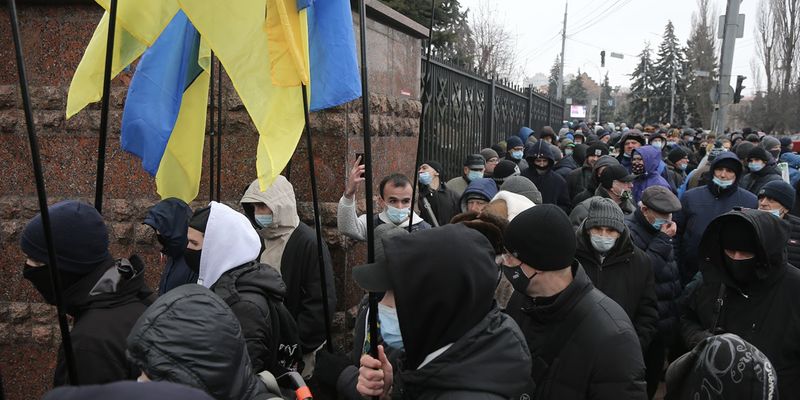 Митинг под окнами суда в Киеве сорвал рассмотрение дела по "организаторам массовых протестов"- СМИ