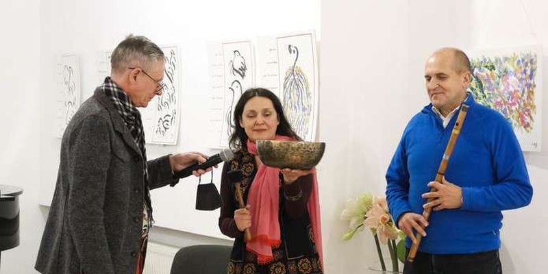 У Чернівцях відкрили виставку живопису Шрі Чинмоя