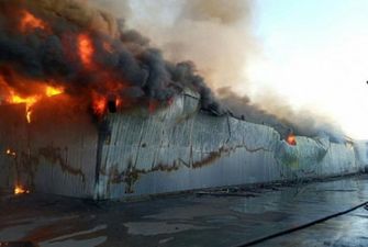 В Киеве горит склад секонд-хенда