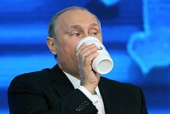 Боится отравления? Путин пришел на "Прямую линию" со знаменитым аксессуаром