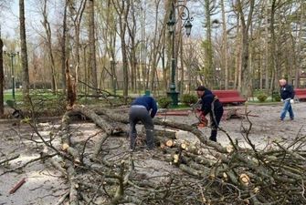 На Харьковщине ремонтируют дороги, чтобы можно было доставлять гуманитарные грузы