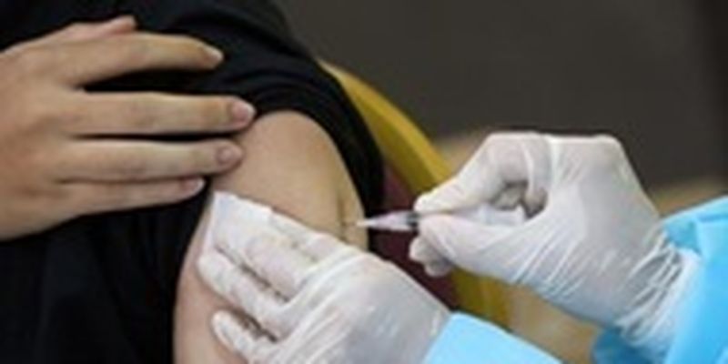 Украина получила 500 тысяч доз вакцины против штамма Омикрон