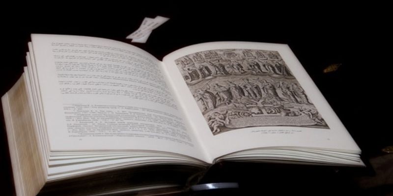В Николаеве презентовали факсимильное издание Мазепинского Евангелия на арабском языке