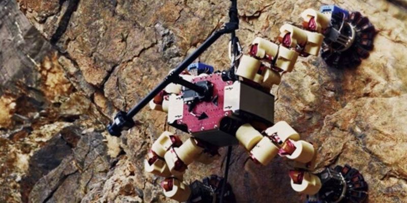 Робот покорил гору в американской Долине Смерти: впечатляющее видео восхождения
