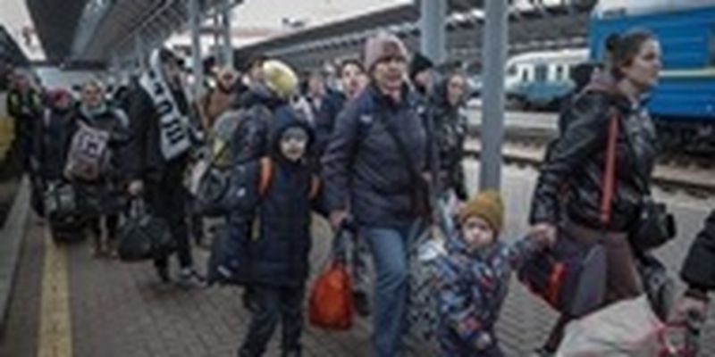 Украинские беженцы рекордно увеличили население Германии - СМИ