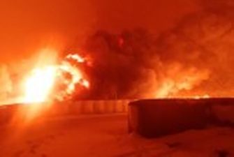 На нафтопроводі в Туреччині стався вибух – пожежа перекинулася на шосе