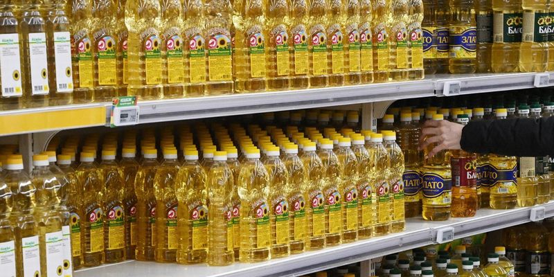 Военные РФ вывозят подсолнечное масло из Запорожской области