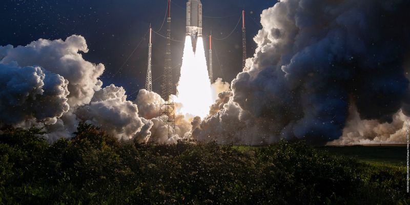 Французская ракета успешно вывела на орбиту два спутника