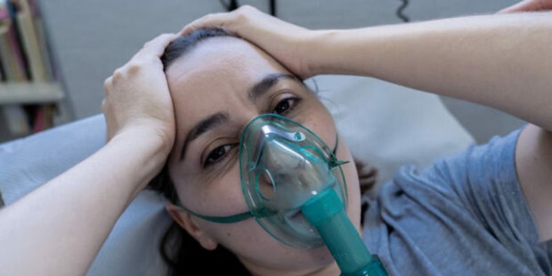 Дуже висока температура, проблеми з диханням: медики говорять про більш агресивний перебіг Covid-19 в Україні