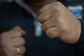 В Запорожье боксер жестоко избил пару накануне свадьбы: появилось видео