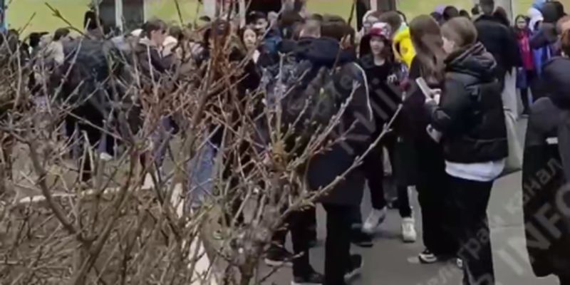 Эвакуируют учеников: в Киеве снова заминировали школы
