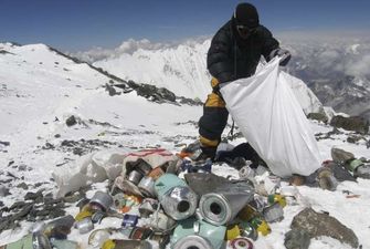 На Евересті заборонили використовувати пластикові вироби