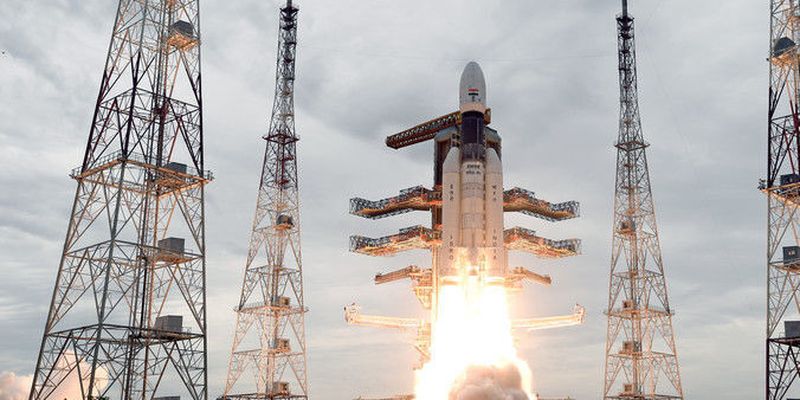 Індія успішно запустила міжпланетну станцію на Місяць