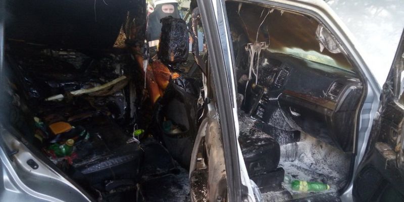 В Харькове на перекрестке загорелся внедорожник Mitsubishi: водитель сильно пострадал
