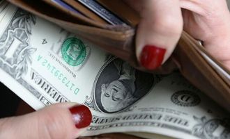 Обменники готовятся ощутимо переписывать курс доллара: чего ожидать украинцам уже через несколько дней