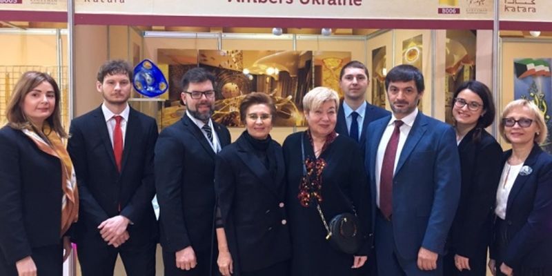 Украинский янтарь презентовали на международной выставке в Катаре