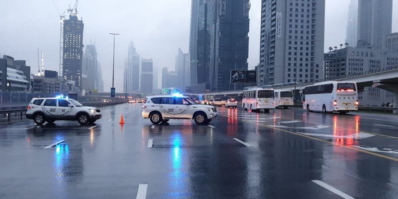 Поплыли машины и даже самолеты: Дубай залил эпичный ливень