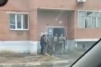 Спецназ взял штурмом квартиру россиянина, писавшего антивоенные посты в соцсети