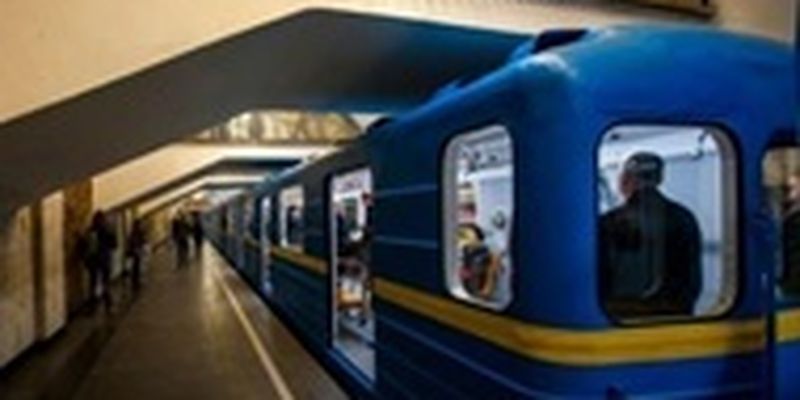 В Киеве сократили интервал движения поездов на "красной" ветке метро