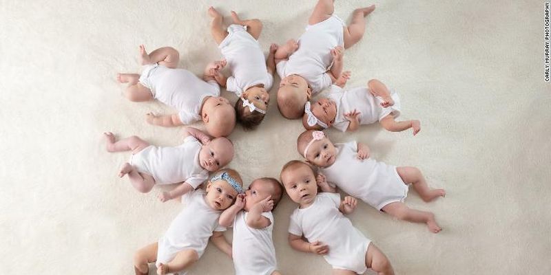 У США 9 медсестер, які одночасно завагітніли, вже народили і показали зворушливі фото малюків