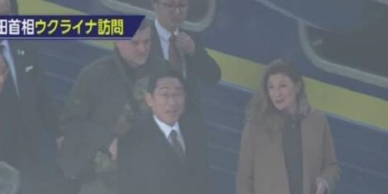 Прем’єр-міністр Японії прибув до Києва
