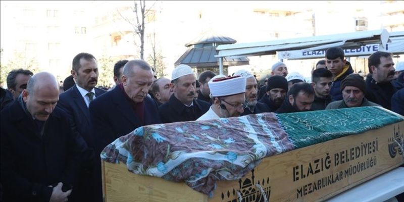 Эрдоган приехал на похороны жертв разрушительного землетрясения